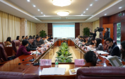 社区秘书“撕裂和研磨”