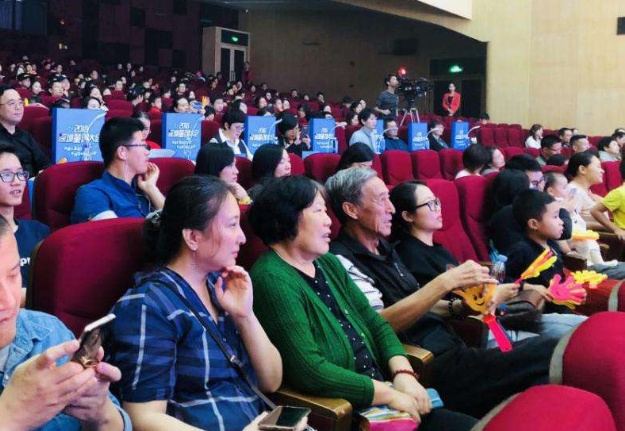 “卖肾整容上电视红了 靠着名气搞敲诈遭了”