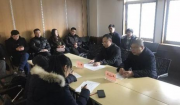 银川一名男子在唐莱运河边喝醉了，警察跳进运河救人